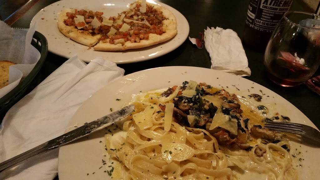 Dimaggios Italian Restaurant | restaurant | 808 Broadway, Highland, IL 62249, USA | 6186541977 OR +1 618-654-1977