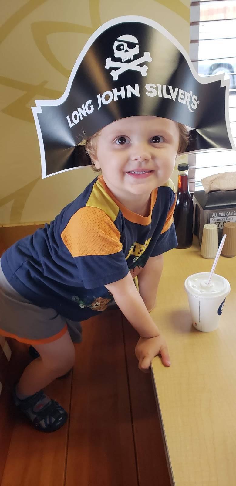 Long John Silvers | restaurant | 140 Bluebell Dr NW, New Philadelphia, OH 44663, USA | 3303398026 OR +1 330-339-8026