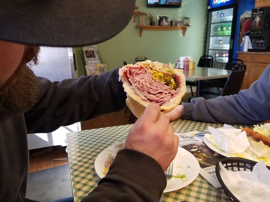 Hamilton Street Market | meal takeaway | 639 Broad St, New London, CT 06320, USA | 8604423383 OR +1 860-442-3383