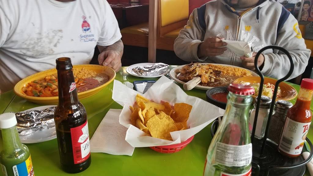 El Burrito Loco | restaurant | 5916 Harvey St B, Muskegon, MI 49444, USA | 2317980328 OR +1 231-798-0328