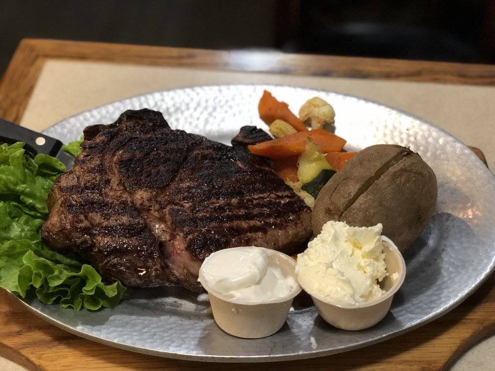 Bullshead Restaurant | restaurant | 840 Ulloa St, San Francisco, CA 94127, USA | 4156654350 OR +1 415-665-4350