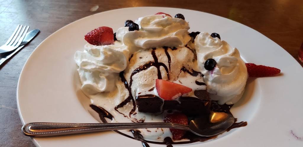 Winstons Pub & Grill - DTC | restaurant | 8101 E Belleview Ave, Denver, CO 80237, USA | 3037414001 OR +1 303-741-4001