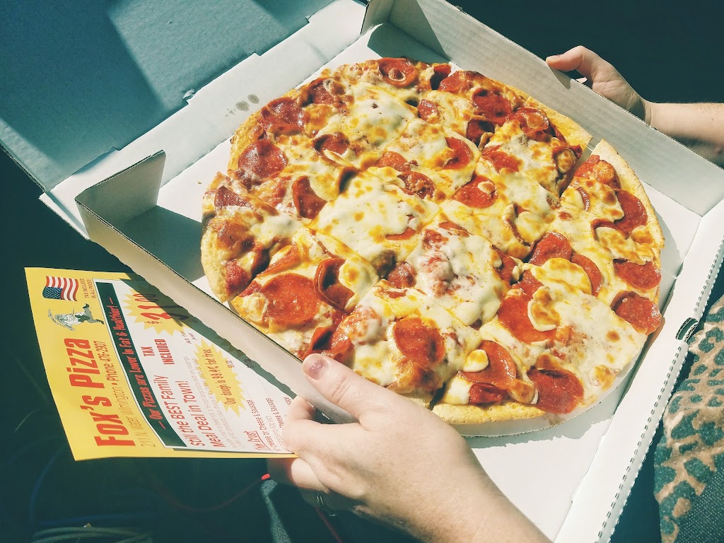 Foxs Pizza and Bakery | restaurant | 403 N Main St, Wilmington, IL 60481, USA | 8154762907 OR +1 815-476-2907