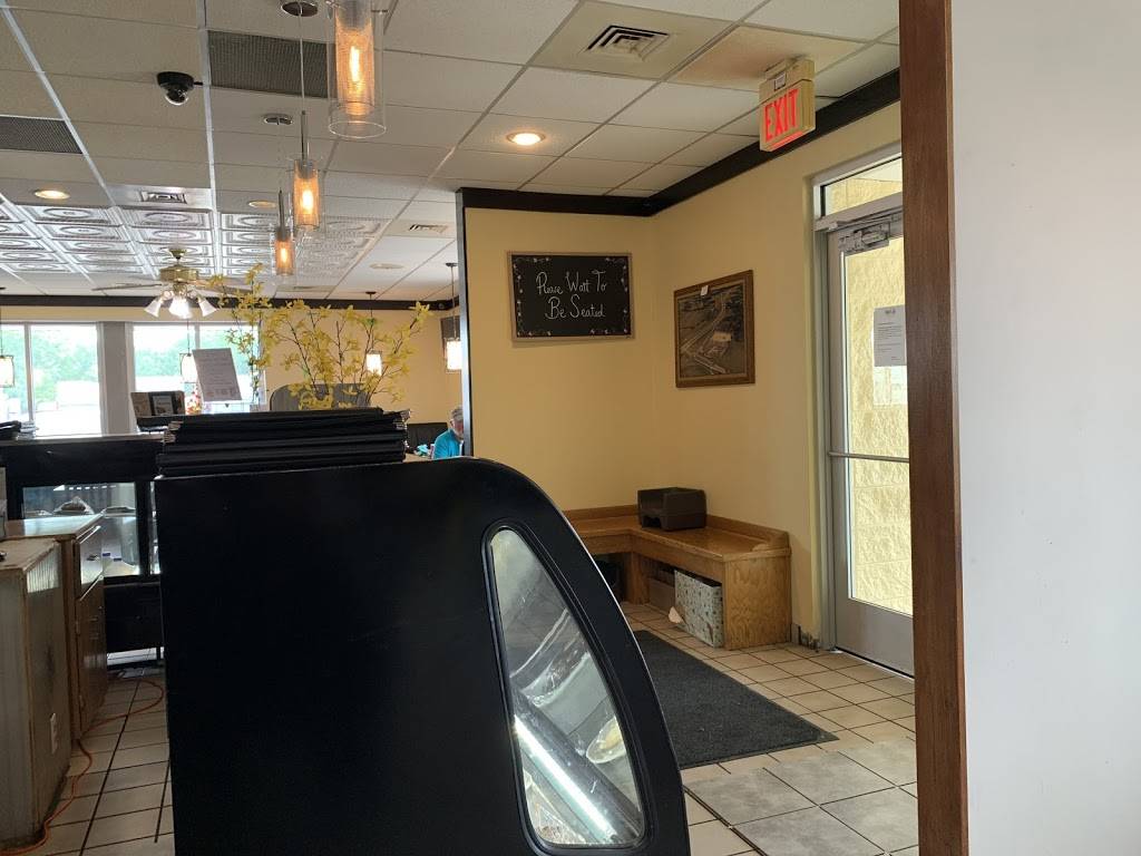 Country Express Family Restaurant | restaurant | 2601 Monroe Rd, De Pere, WI 54115, USA | 9203366402 OR +1 920-336-6402