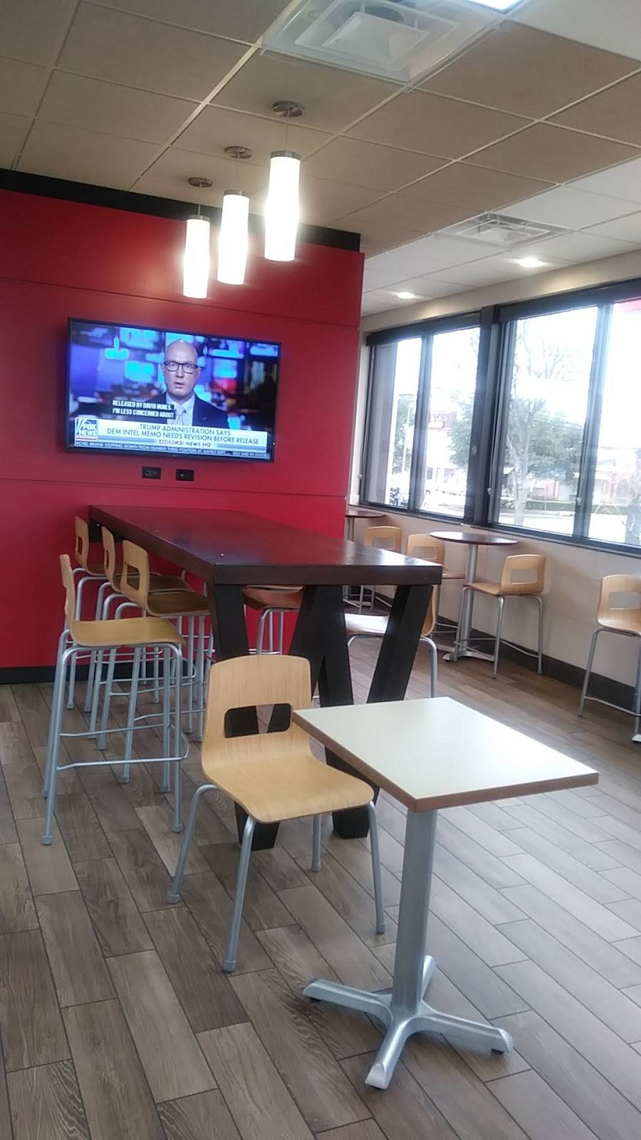 Wendys | restaurant | 2828 W Wheatland Rd, Dallas, TX 75237, USA | 9726395154 OR +1 972-639-5154