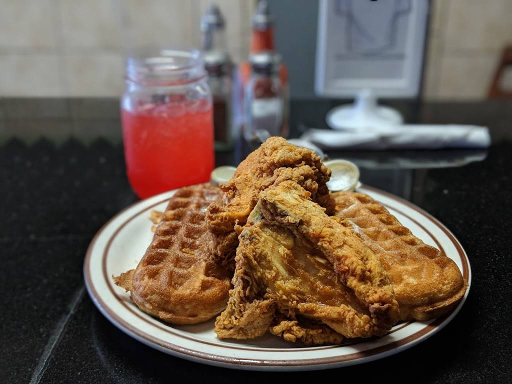 M&M Soul Food Cafe | cafe | 3923 W Charleston Blvd, Las Vegas, NV 89102, USA | 7024537685 OR +1 702-453-7685