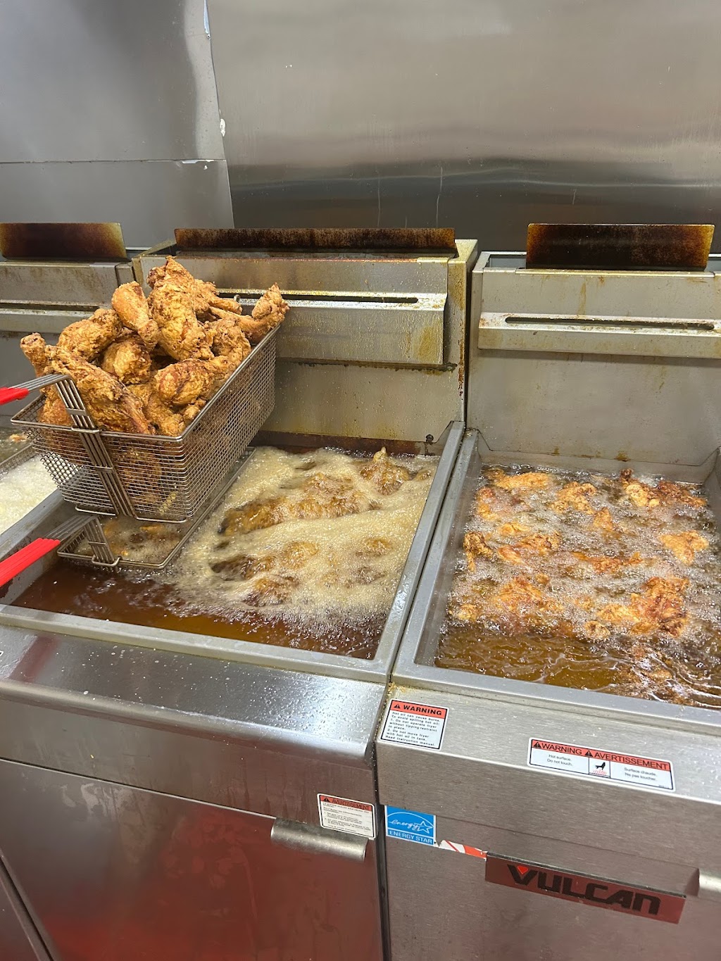 Chicken Basket | restaurant | 30 N Summit Ave, Gaithersburg, MD 20877, USA | 2404774026 OR +1 240-477-4026