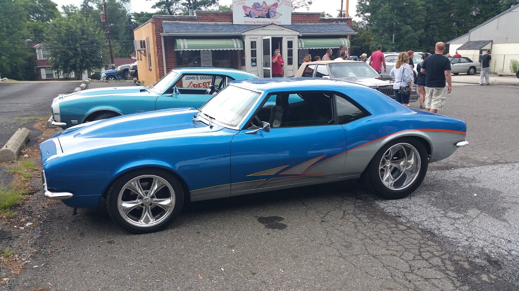 Johns Doggie Shop | restaurant | 525 Conchester Hwy, Boothwyn, PA 19061, USA | 6104949720 OR +1 610-494-9720