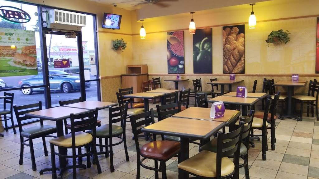 Subway | restaurant | 118 W Stetson Ave, Hemet, CA 92543, USA | 9519298533 OR +1 951-929-8533