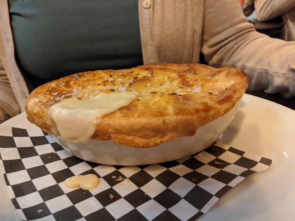 Hound & Bottle | restaurant | 2109 E 11th St, Bremerton, WA 98310, USA | 3603774223 OR +1 360-377-4223