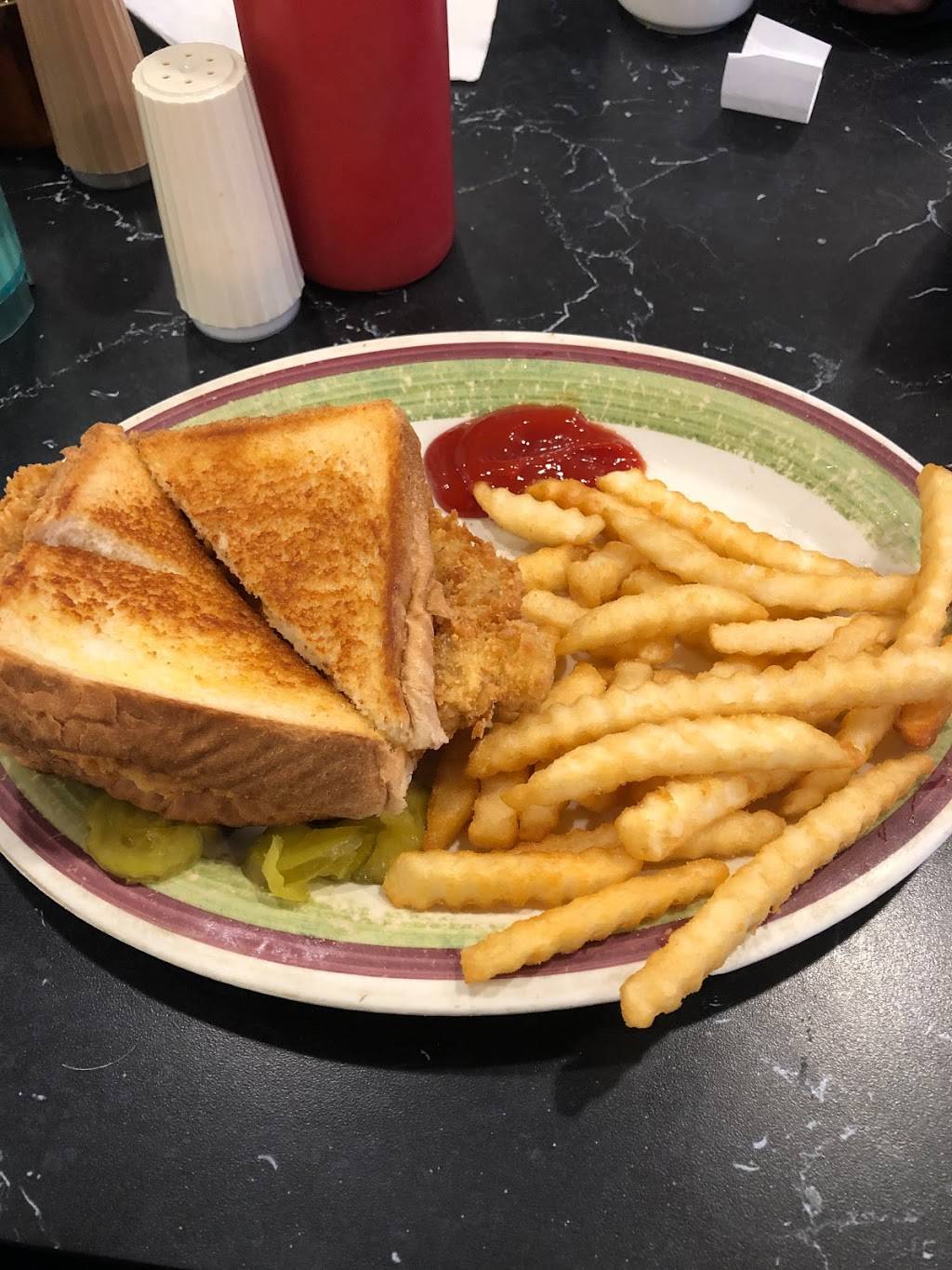 Family Table | restaurant | 1123 4th Ave S, Denison, IA 51442, USA | 7122636300 OR +1 712-263-6300