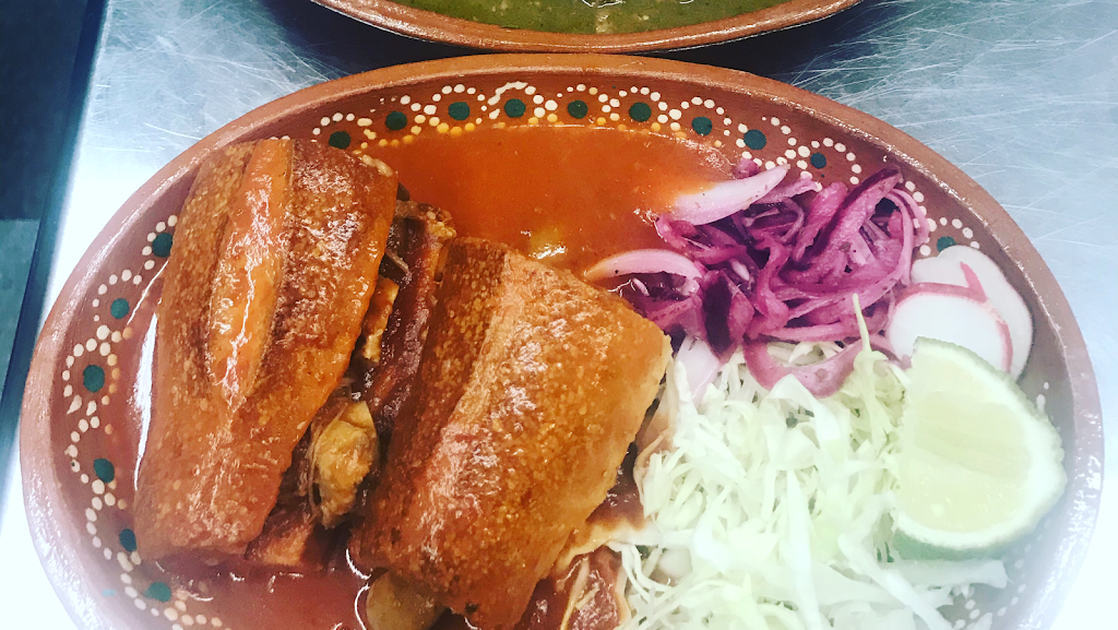 Birotes Tortas Ahogadas | restaurant | 3004 W Martin St, San Antonio, TX 78207, USA | 2103755230 OR +1 210-375-5230