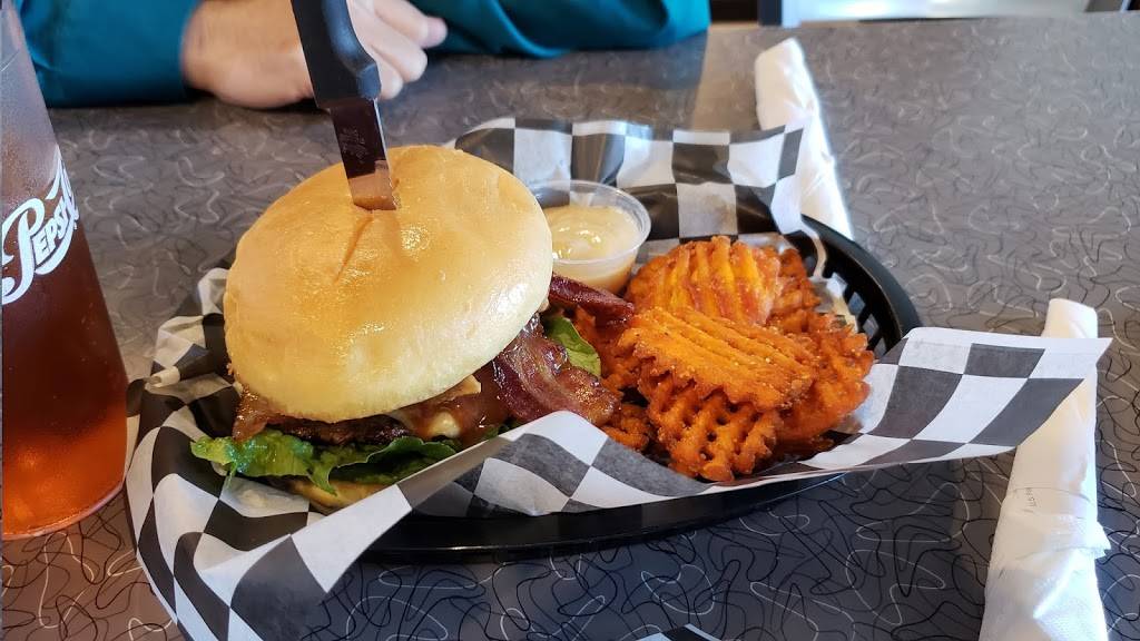 KCs Classic Burger Bar - Seekonk | restaurant | 1379 Fall River Ave, Seekonk, MA 02771, USA | 5085571723 OR +1 508-557-1723