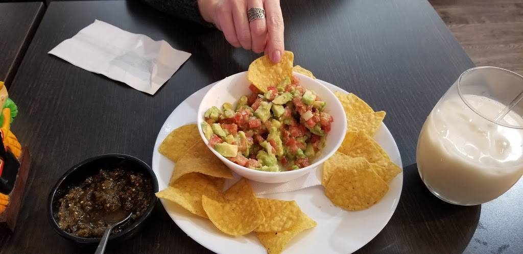 Titas Mexican Food | restaurant | 7-2491 Lake Shore Blvd W, Etobicoke, ON M8V 1C5, Canada | 6476938422 OR +1 647-693-8422