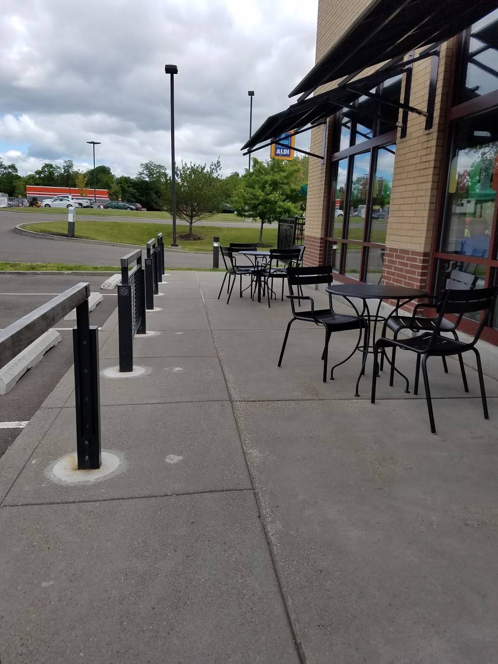 Starbucks | cafe | 944 Fairmount Ave, Jamestown, NY 14701, USA | 7166640967 OR +1 716-664-0967