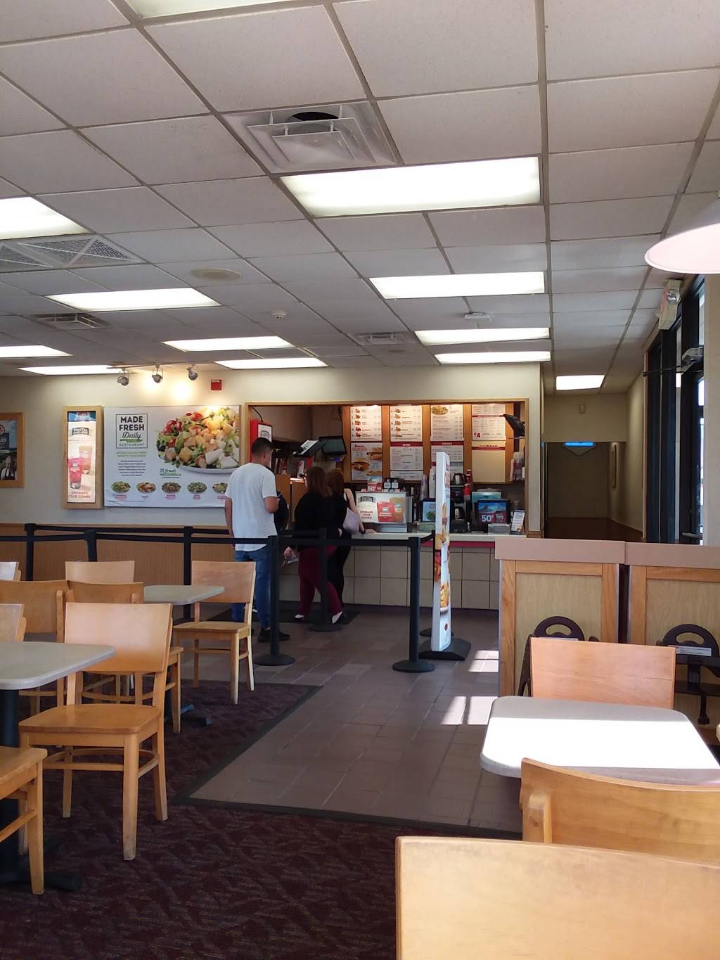 Wendys | restaurant | 460 Sunrise Hwy, Patchogue, NY 11772, USA | 6312894925 OR +1 631-289-4925