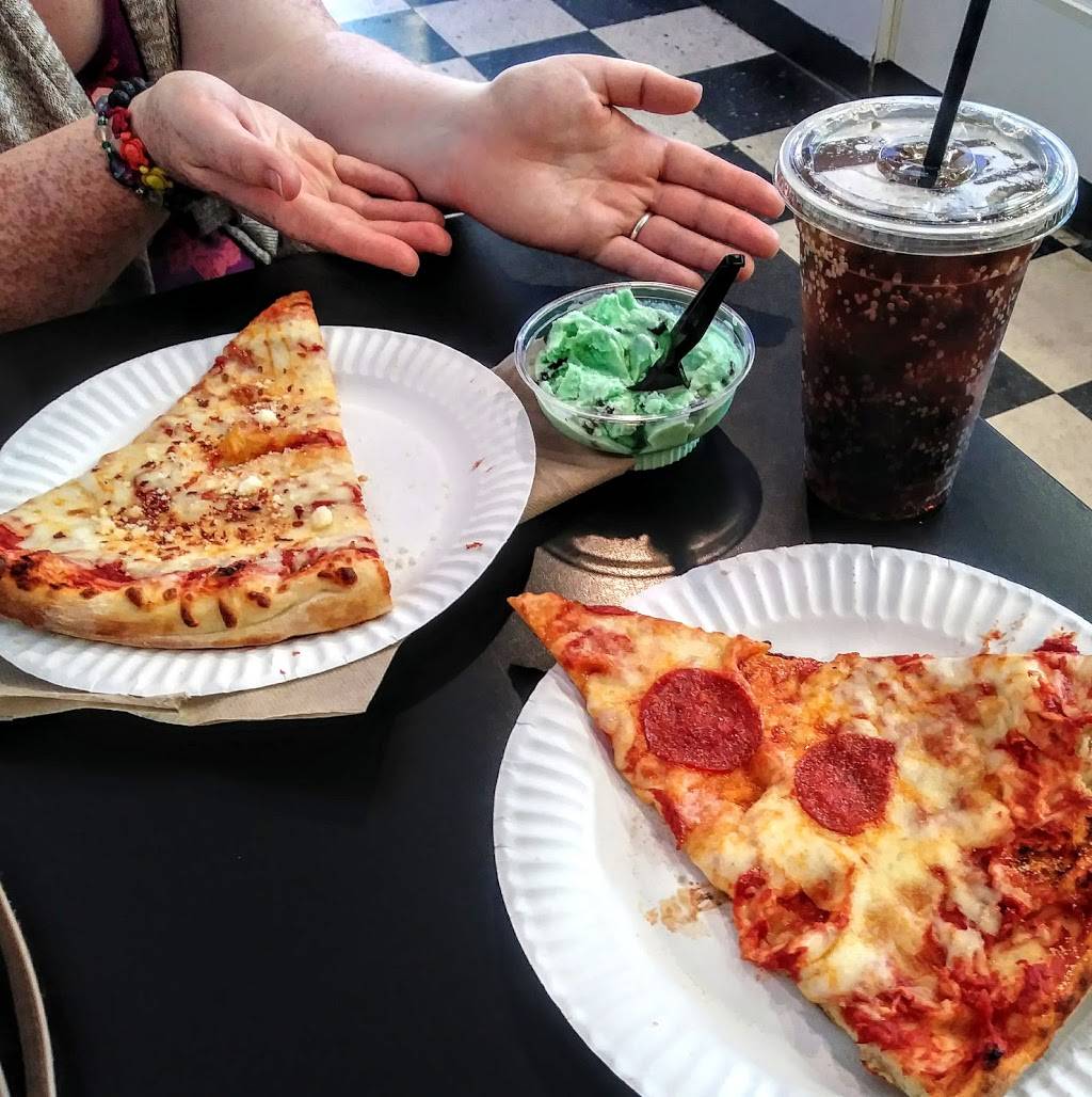 Twisted Pizza Subs And Ice Cream | restaurant | 293 Commercial St, Provincetown, MA 02657, USA | 5084876973 OR +1 508-487-6973