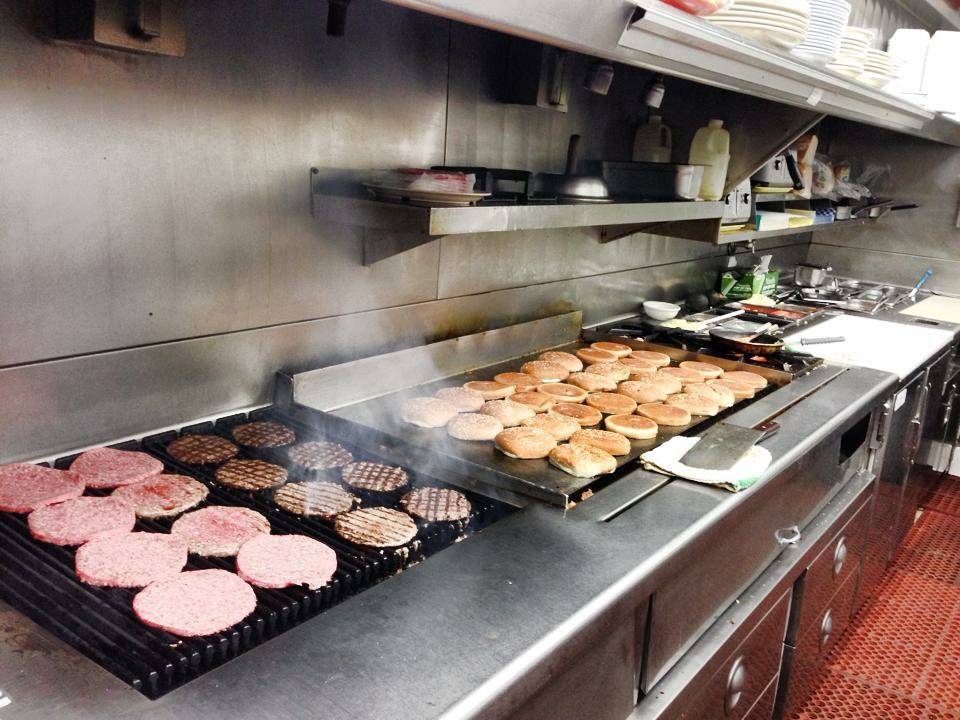 Fabulous Grill on Crenshaw | restaurant | 12829 Crenshaw Blvd, Hawthorne, CA 90250, USA | 3109701944 OR +1 310-970-1944