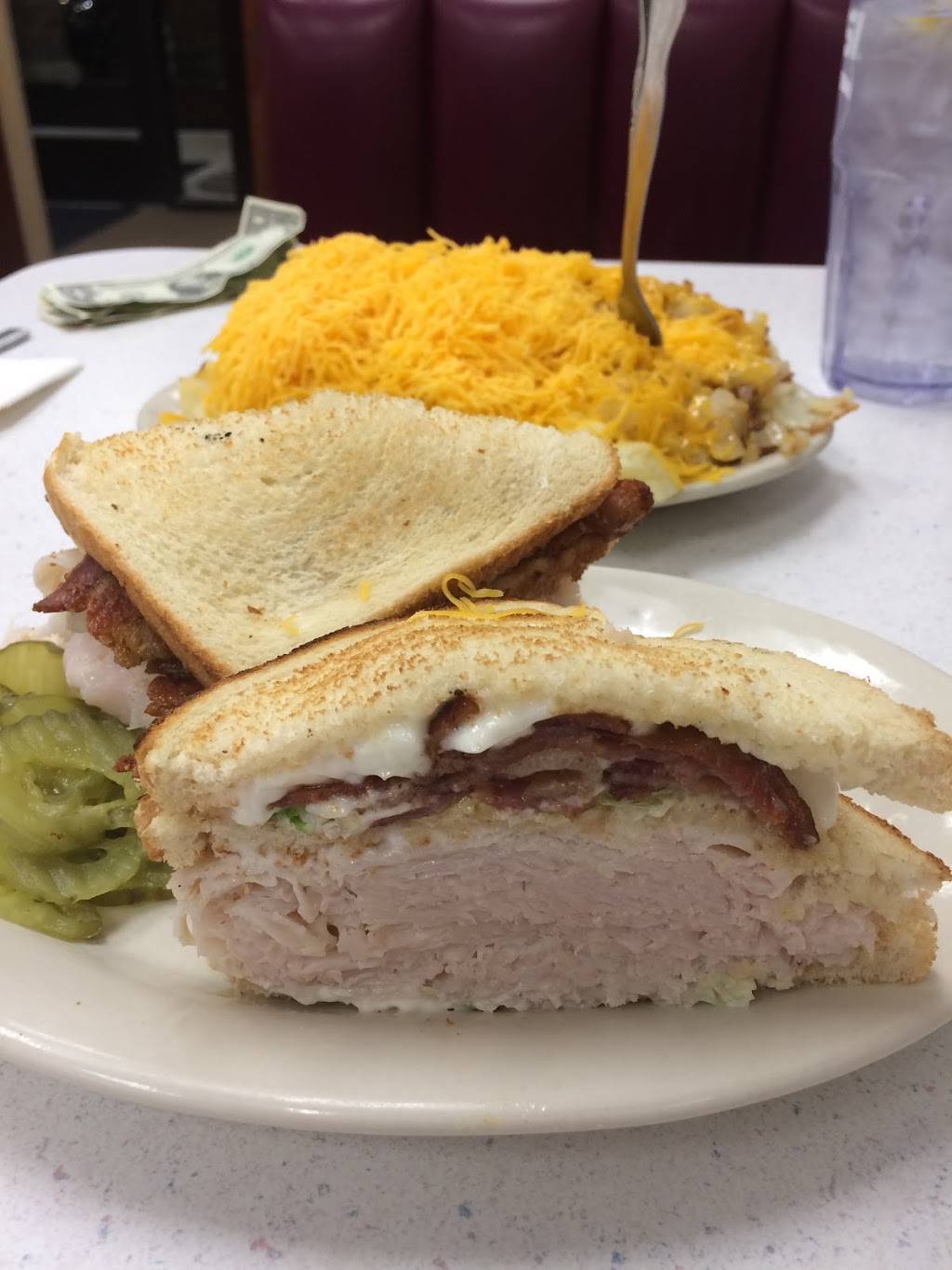 J & J Restaurant | restaurant | 6159 Glenway Ave, Cincinnati, OH 45211, USA | 5136612260 OR +1 513-661-2260