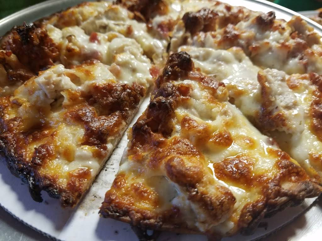 Davids Pizza & Restaurant | restaurant | 329 N Cumberland St, Lebanon, TN 37087, USA | 6154448232 OR +1 615-444-8232