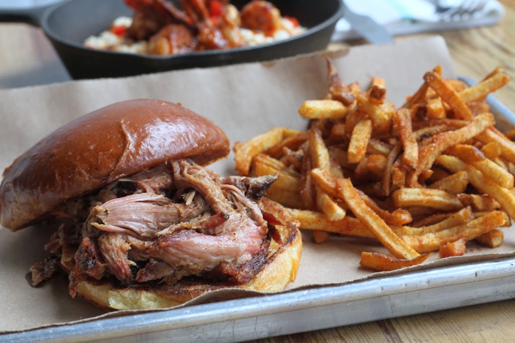 Lillies Q | restaurant | 417 N Ashland Ave, Chicago, IL 60622, USA | 7732951270 OR +1 773-295-1270