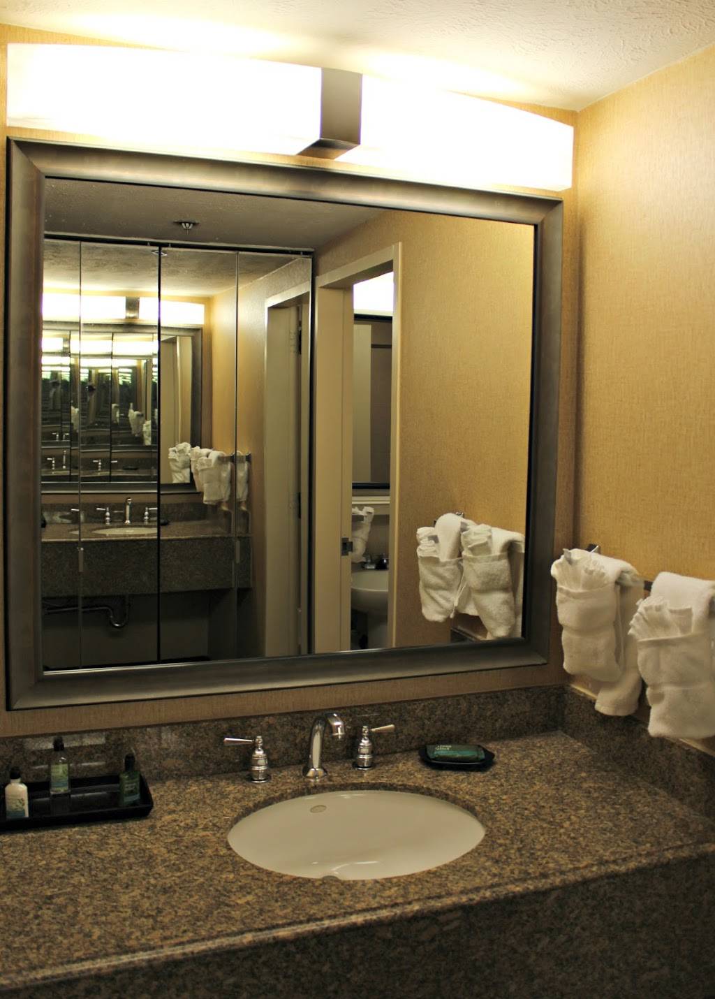 Hotel Eleganté Conference & Event Center | restaurant | 2886 S Circle Dr, Colorado Springs, CO 80906, USA | 7195765900 OR +1 719-576-5900