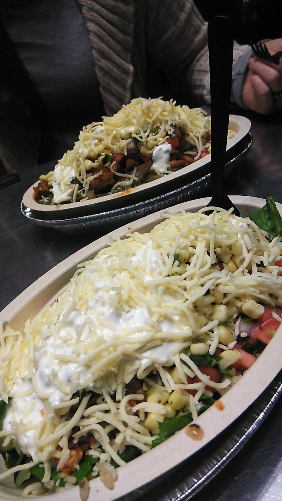 Chipotle Mexican Grill | restaurant | 212 S Grand Blvd, St. Louis, MO 63103, USA | 3143429919 OR +1 314-342-9919