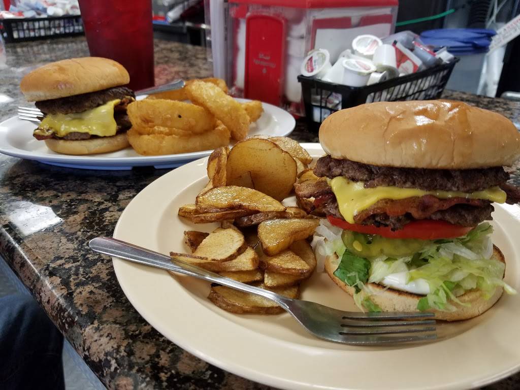 Kellys Big Burger | restaurant | 405 N Riverside Dr, Clarksville, TN 37040, USA | 9316470985 OR +1 931-647-0985