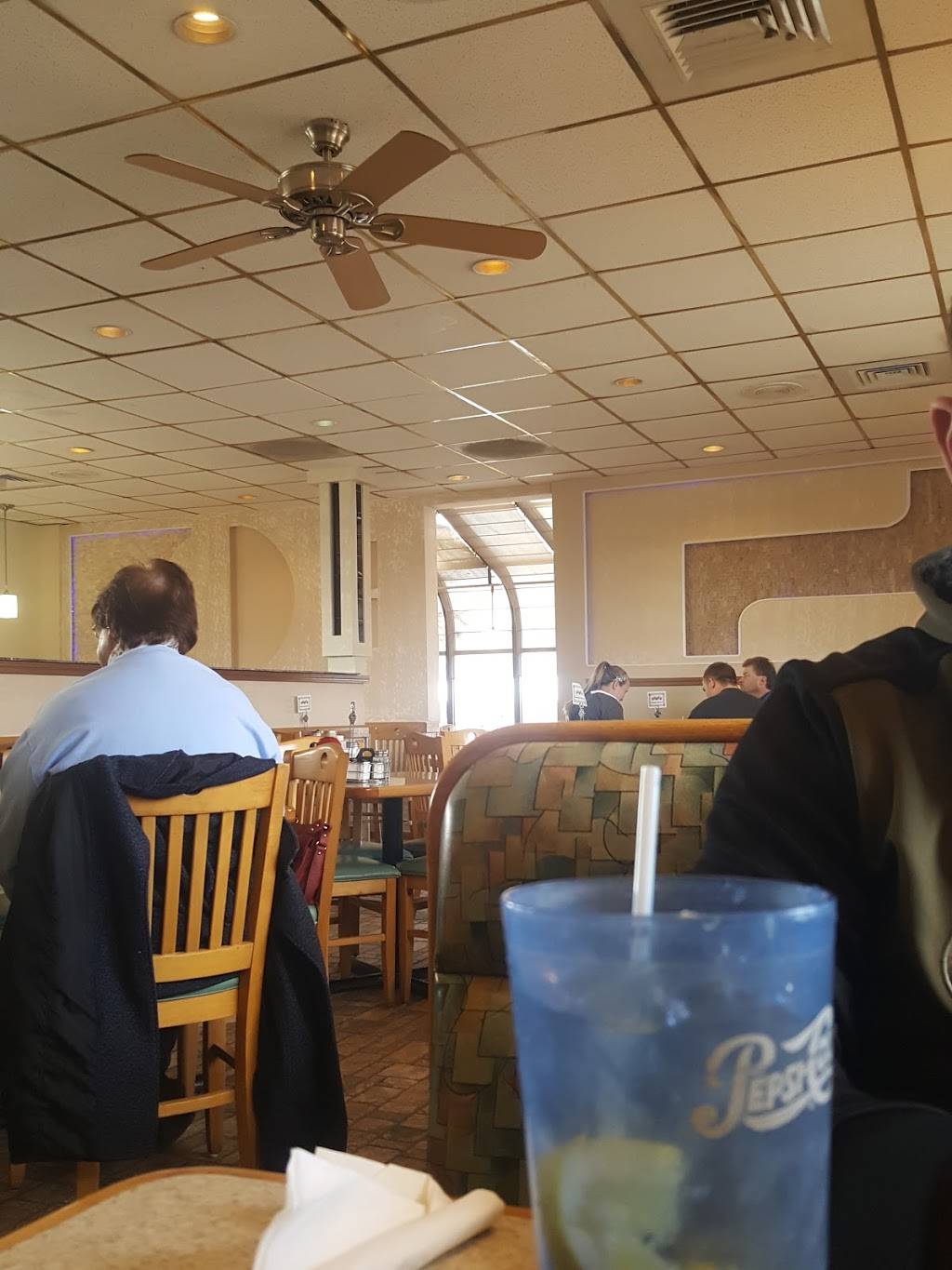 Five Brothers Cafe | cafe | 110 Market Ave, Fairfield, IL 62837, USA | 6188423366 OR +1 618-842-3366