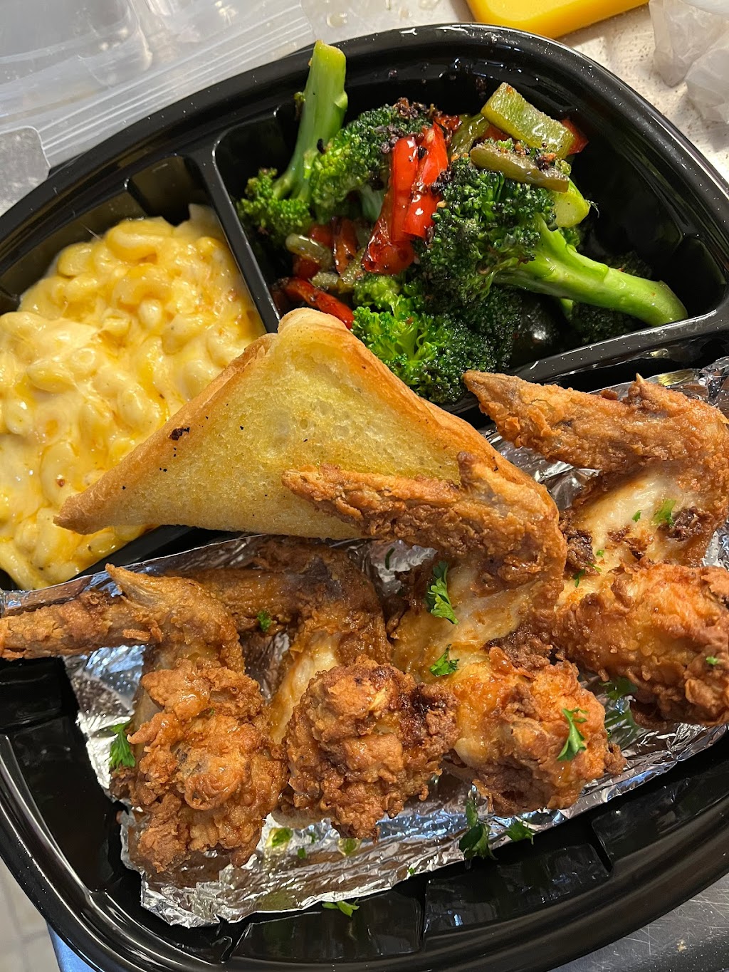 Truffle Grill | restaurant | 113 E 51st St, Chicago, IL 60615, USA | 7738914276 OR +1 773-891-4276