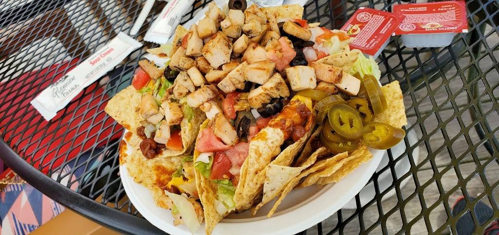 Fat Daddys Tiki Hut | restaurant | 119 Driftwood Shores Ln, Dover, TN 37058, USA | 9312322243 OR +1 931-232-2243