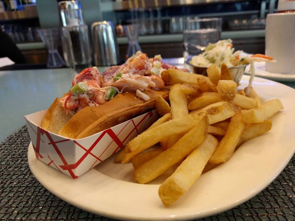 Legal Sea Foods | restaurant | Boston Logan International Airport (BOS), Terminal C, 1 Harborside Dr, Boston, MA 02128, USA | 6175682800 OR +1 617-568-2800