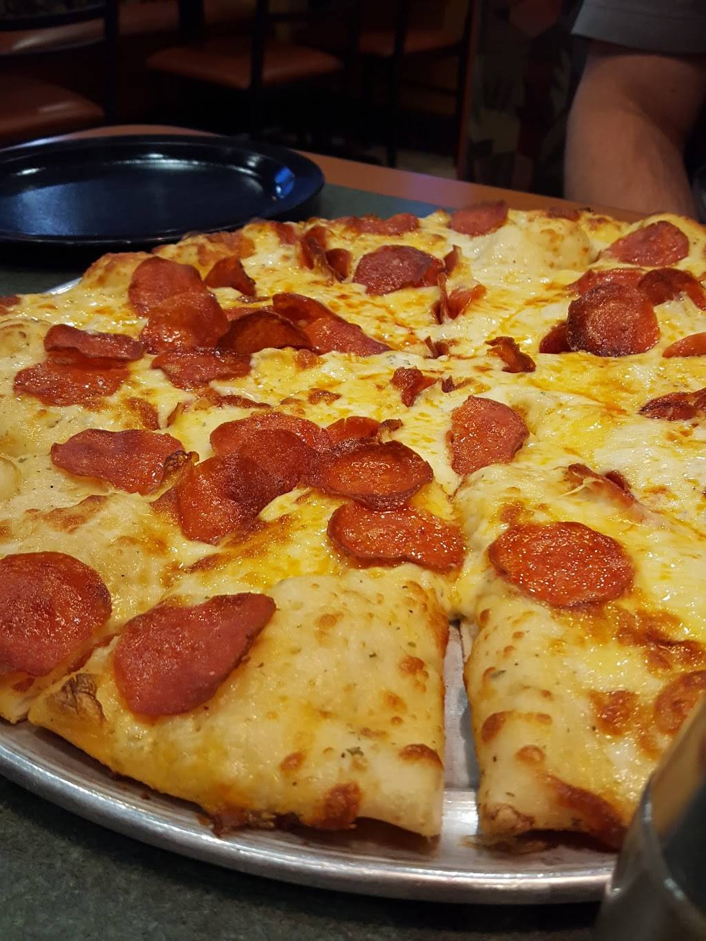 Round Table Pizza | meal delivery | 14870 CA-4, Discovery Bay, CA 94505, USA | 9255133600 OR +1 925-513-3600