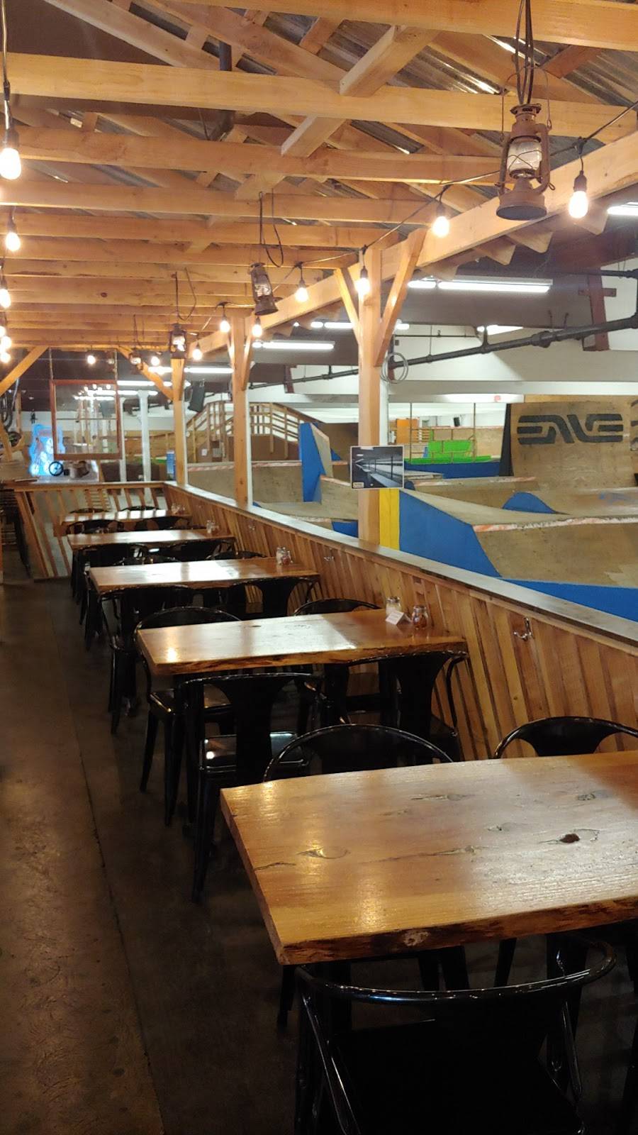 Schmizza Pub & Grub | restaurant | 2700 NE 82nd Ave, Portland, OR 97220, USA | 5032579992 OR +1 503-257-9992