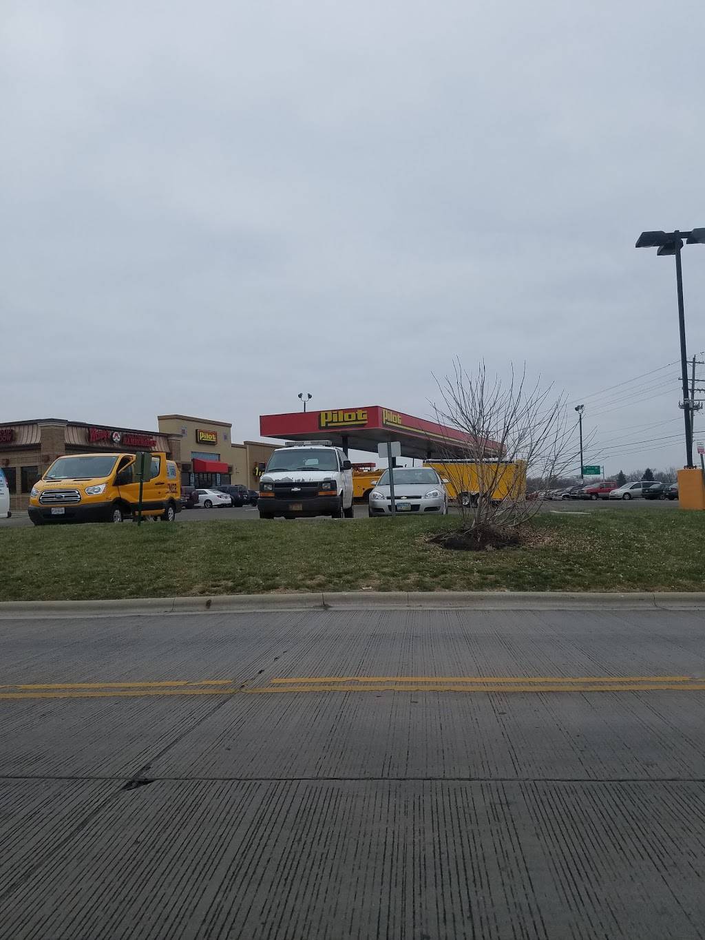 Pilot Travel Center | restaurant | 3600 Interchange Rd, Columbus, OH 43204, USA | 6143089195 OR +1 614-308-9195