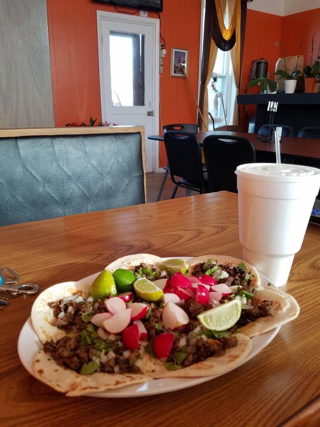 Antojitos Carmen | restaurant | 207 Main St, Columbus Junction, IA 52738, USA | 3197289055 OR +1 319-728-9055