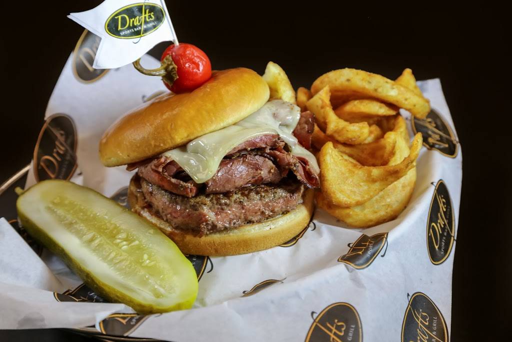Drafts Sports Bar & Grill | restaurant | 9500 Turkey Lake Rd, Orlando, FL 32819, USA | 4073529293 OR +1 407-352-9293