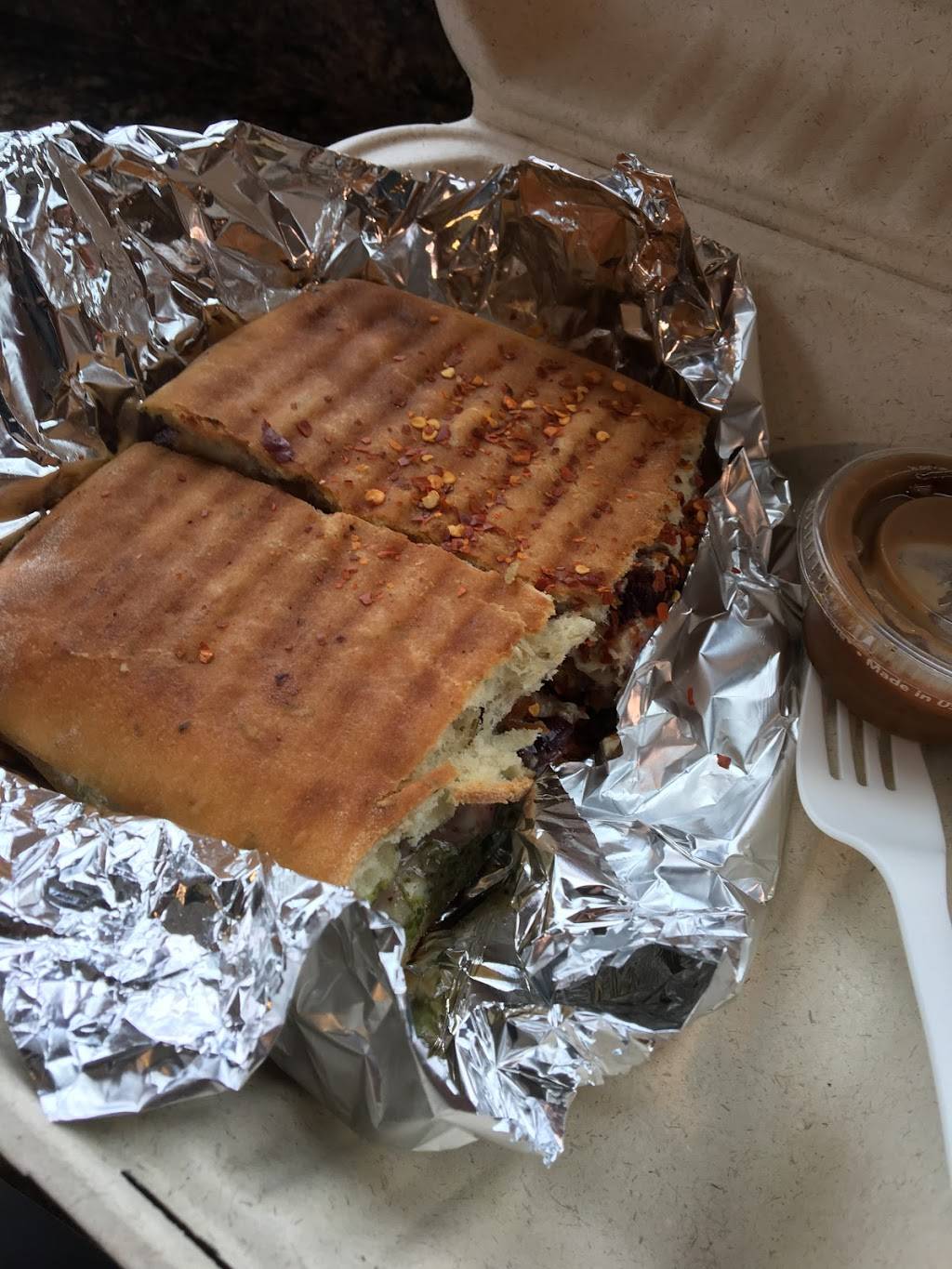 Hot Tomatoes Pizza | restaurant | 542 Tyler St, Pittsfield, MA 01201, USA | 4134436500 OR +1 413-443-6500