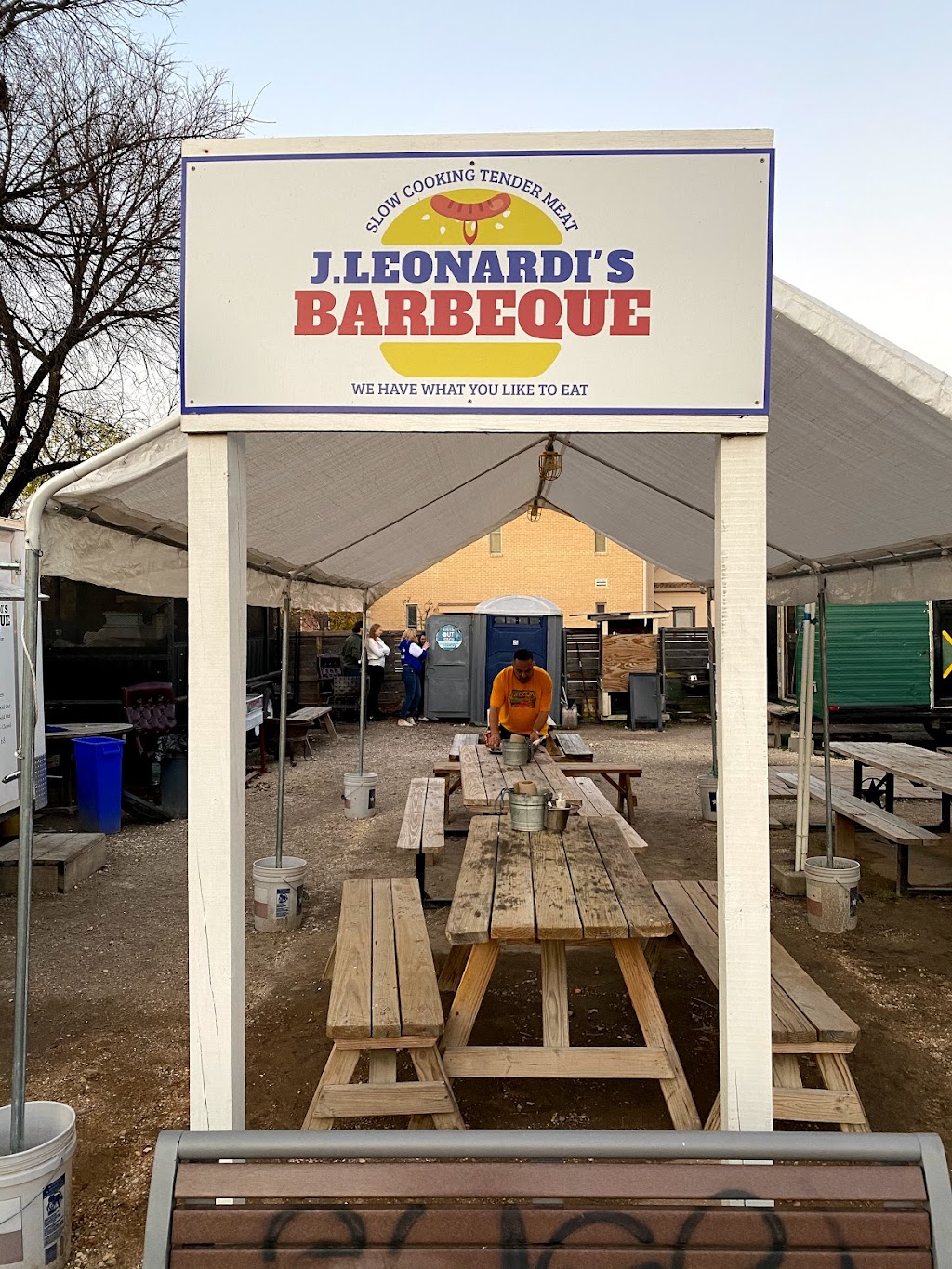J. Leonardis Barbeque 11th St. | restaurant | 1124 E 11th St, Austin, TX 78702, USA | 5127585873 OR +1 512-758-5873