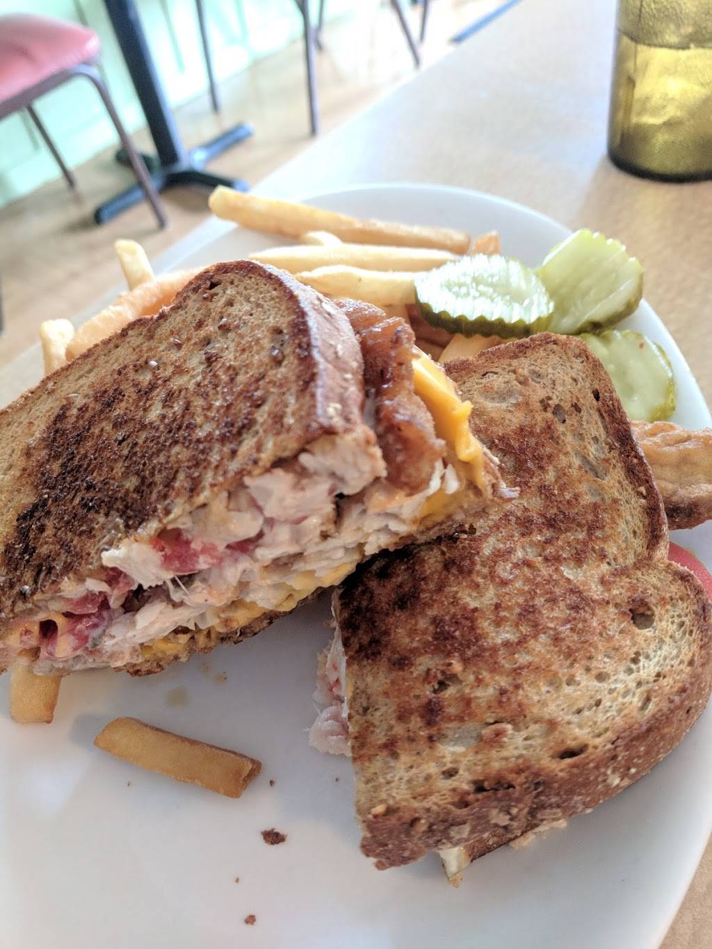 Captain Craigs Restaurant | restaurant | 90154 Overseas Hwy, Tavernier, FL 33070, USA | 3058529424 OR +1 305-852-9424