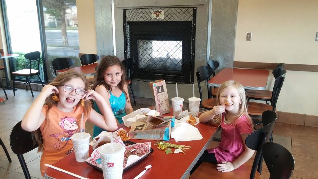 Jack in the Box | restaurant | 6815 Stine Rd, Bakersfield, CA 93313, USA | 6618327506 OR +1 661-832-7506