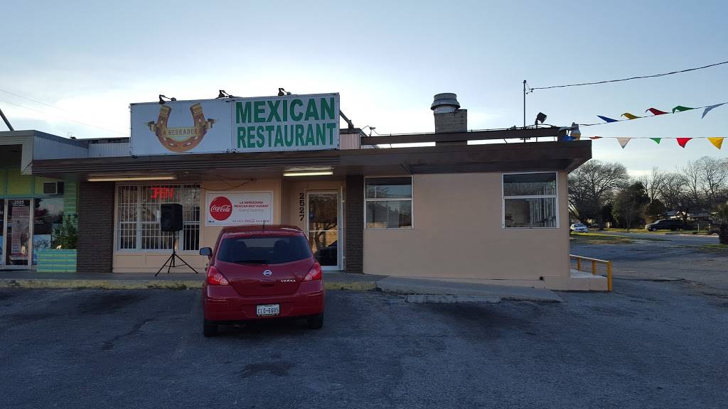 La Herradura mexican restaurant | restaurant | 2527 Vance Jackson Rd, San Antonio, TX 78213, USA | 2103148302 OR +1 210-314-8302