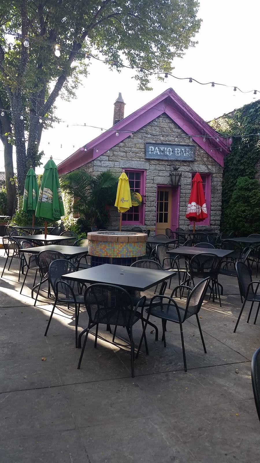 Burger Moes | restaurant | 242 7th St W, St Paul, MN 55102, USA | 6512223100 OR +1 651-222-3100