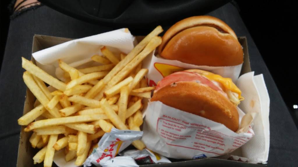 In-N-Out Burger | restaurant | 280 Ave 12th Ave, Hanford, CA 93230, USA | 8007861000 OR +1 800-786-1000