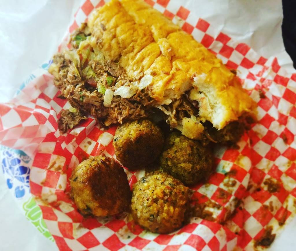 Verna Maes Poboys, Seafood and More | restaurant | 16010 West Rd, Houston, TX 77095, USA | 8326744976 OR +1 832-674-4976