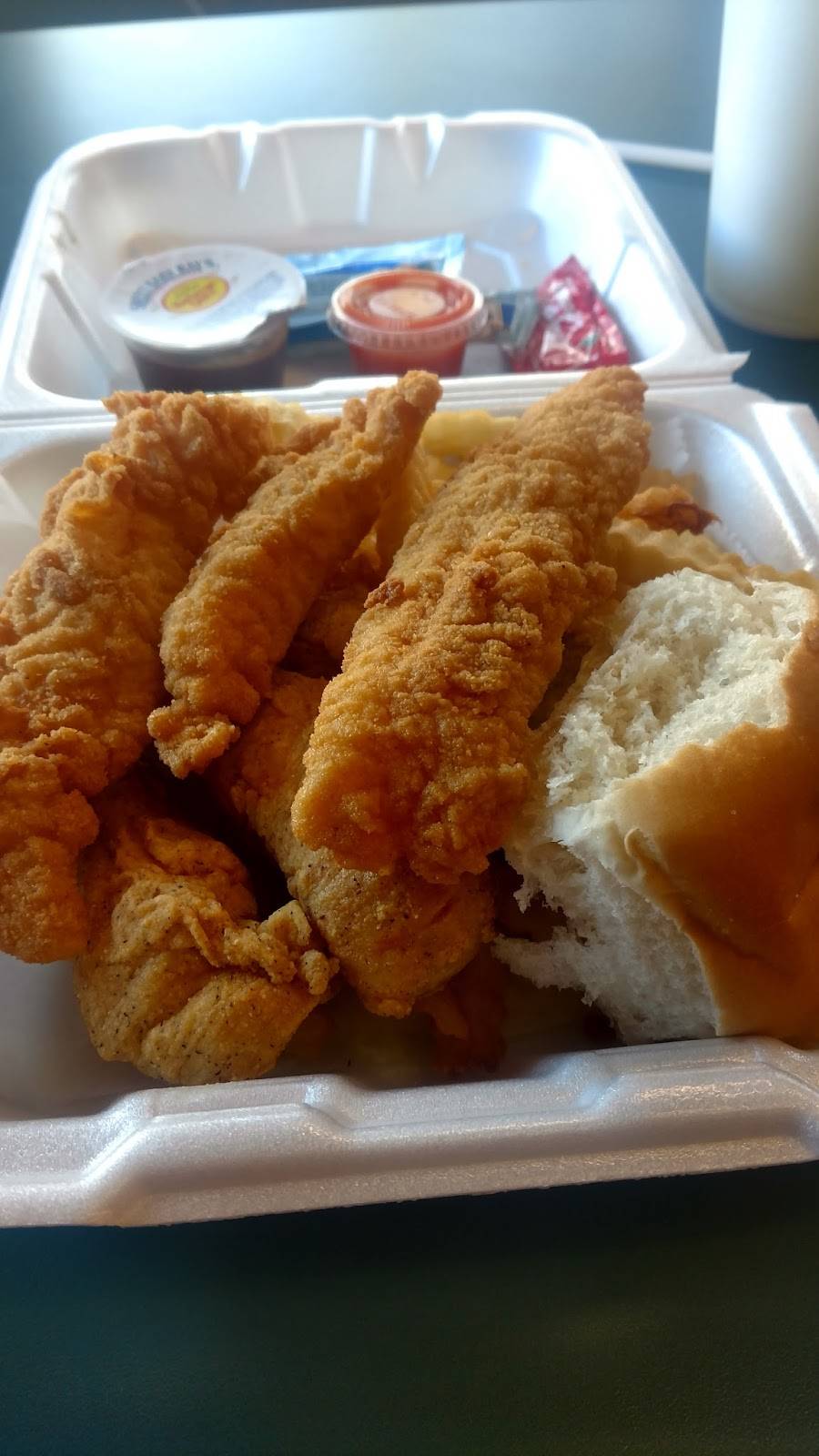 Fish N Chicks | restaurant | 1177 S Getty St, Muskegon, MI 49442, USA | 2317222115 OR +1 231-722-2115