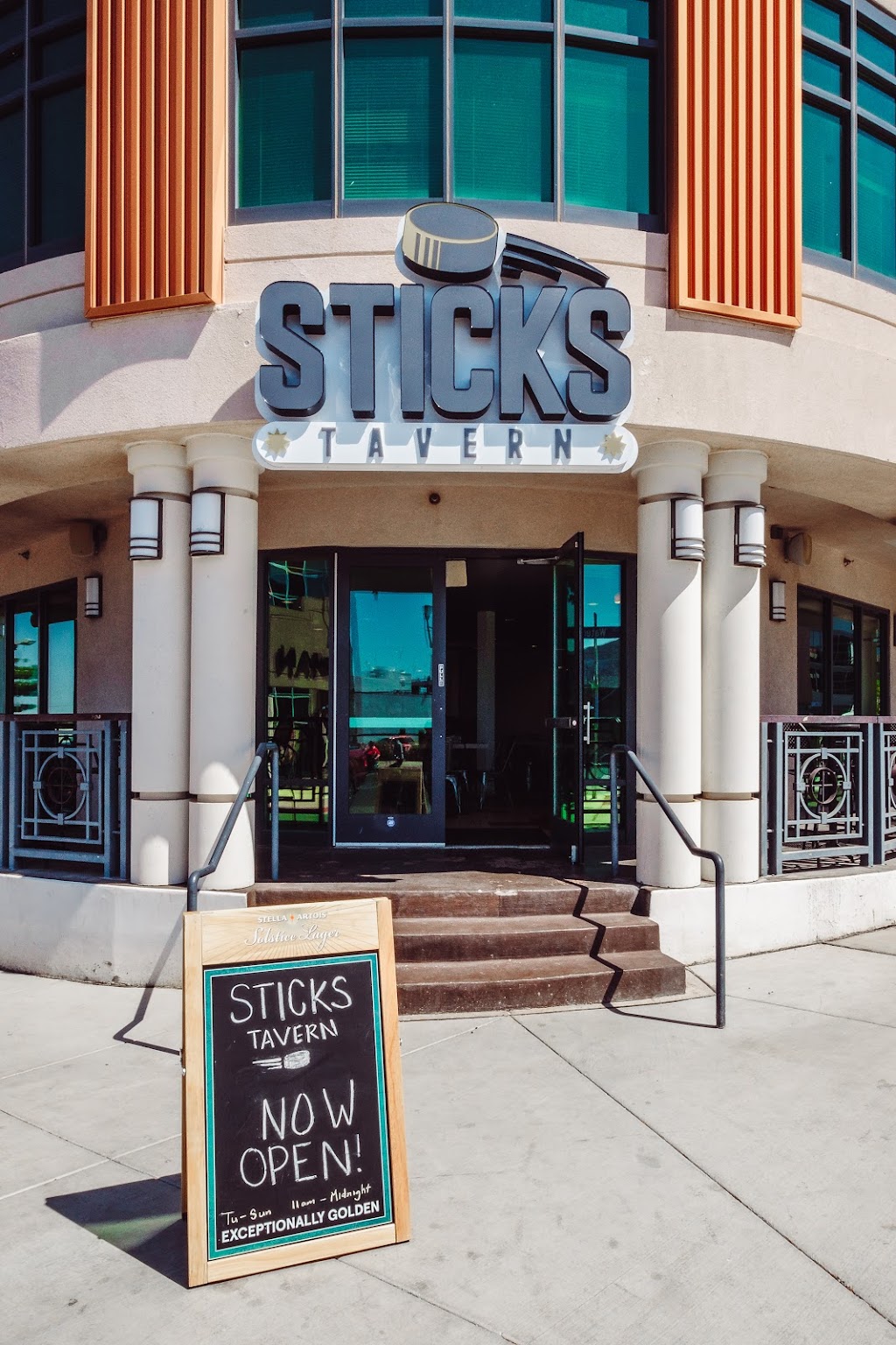 Sticks Tavern | restaurant | 203 S Water St, Henderson, NV 89015, USA | 7029003969 OR +1 702-900-3969