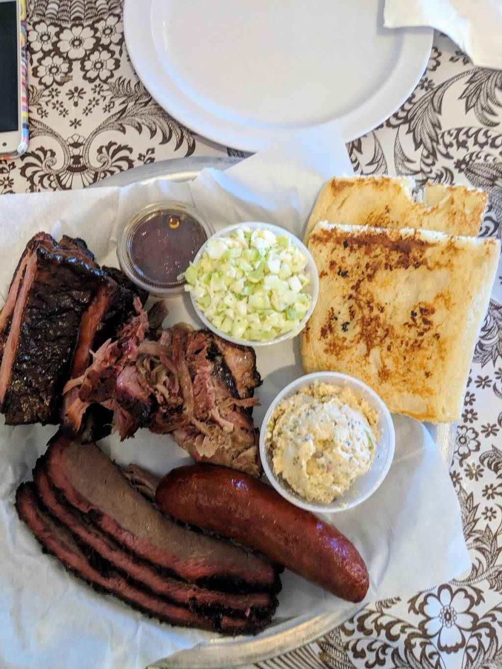 Salinas City BBQ | restaurant | 700 W Market St, Salinas, CA 93901, USA | 8317582227 OR +1 831-758-2227