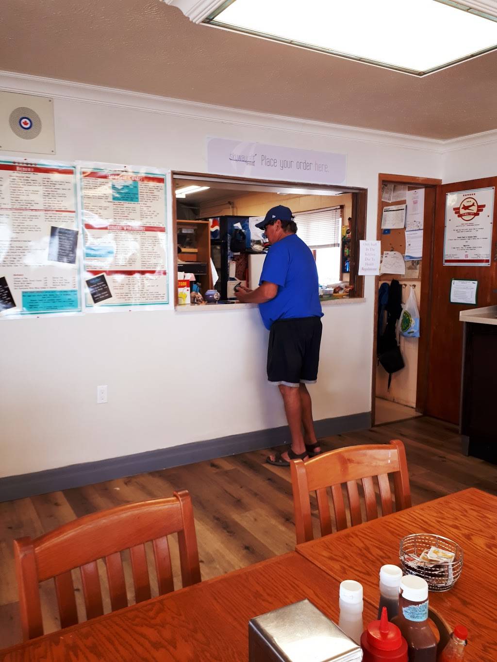 Skyway Cafe And Catering | restaurant | 110 Aviation Ave, Brantford, ON N3T 5L7, Canada | 5197597779 OR +1 519-759-7779