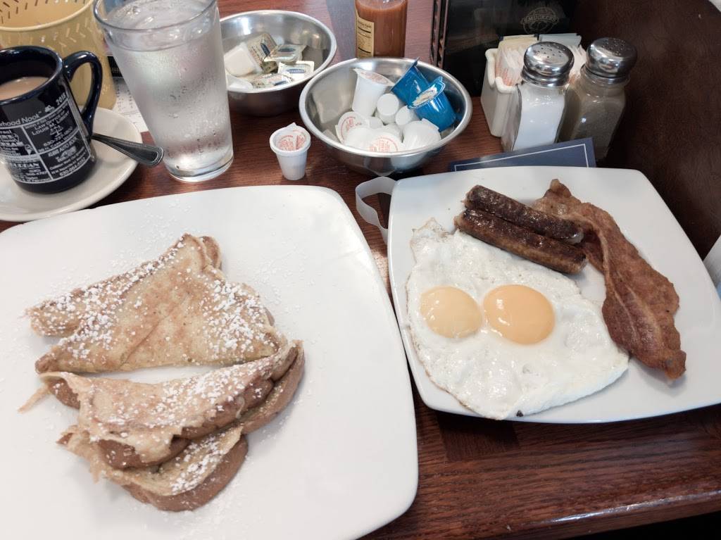 Golden Basket Restaurant | restaurant | 2 W Naperville Rd #1, Westmont, IL 60559, USA | 6309600626 OR +1 630-960-0626